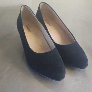 Trotters Classic Black Suede Heels.  Size 9.5W.